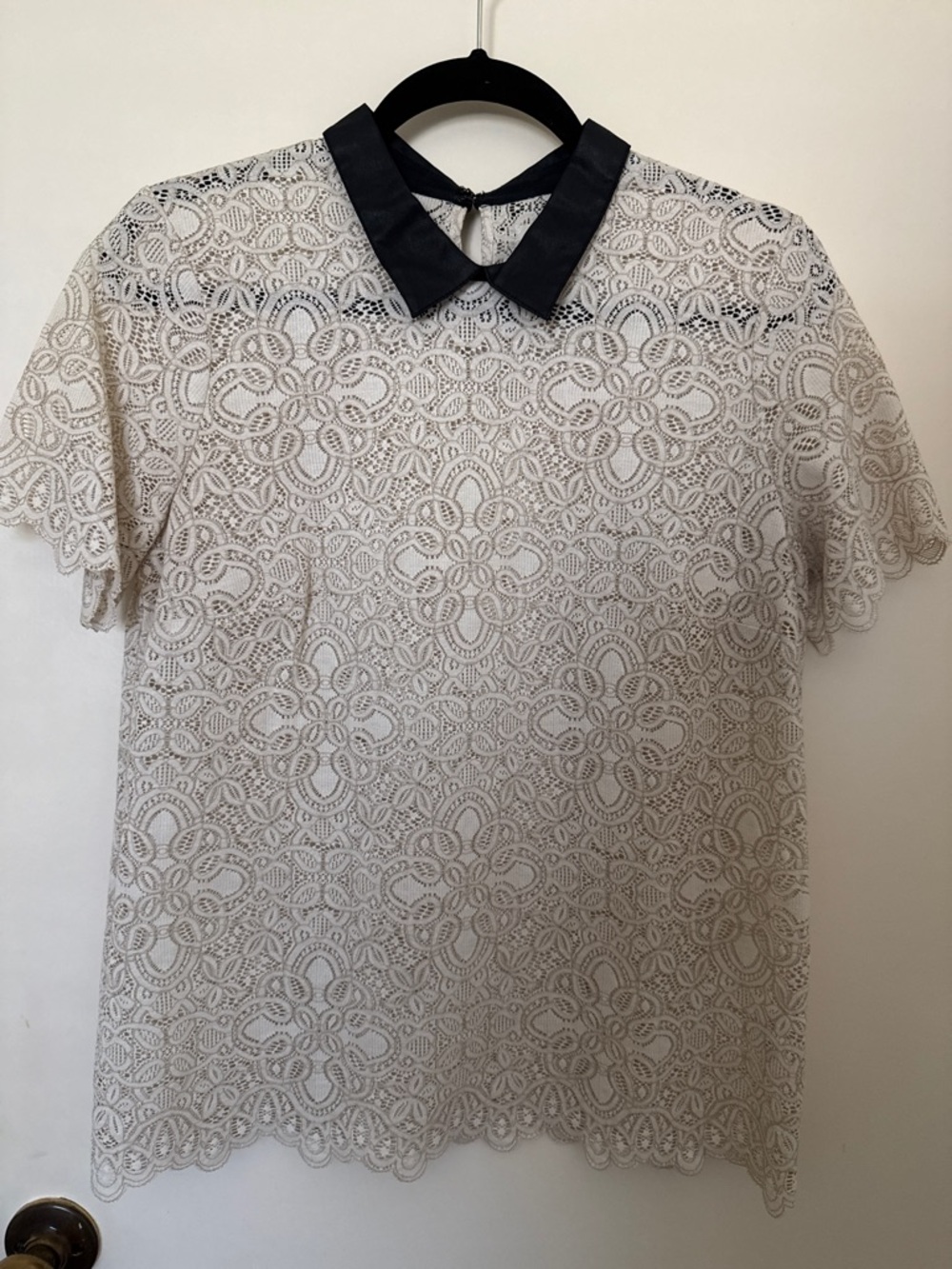 Madewell Cream Lace Short-Sleeve Top with Black Collar size M